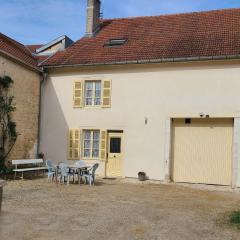 Gîte spacieux rénové avec jardin clos, 4 chambres, garage, proche de Chaumont. - FR-1-611-1