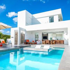 Oceanside 2 Bedroom Luxury Villa with Private Pool, 500ft from Long Bay Beach -V3