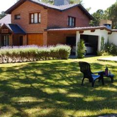 Chalet con Piscina exclusiva en el centro de Mar de las Pampas