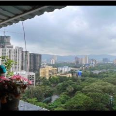 Cozy Private Room w private bath n skyline view