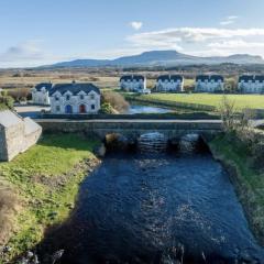 Fishermans Cottage Stunning Two Bedroom with Views close to town