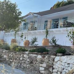 Stunning 1 bed Poros house presented by Lazydaze.