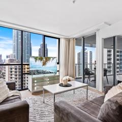 2 Bedroom Family Apartment in Surfers Paradise - Artique - Privately Managed & Self Contained - Wow Stay