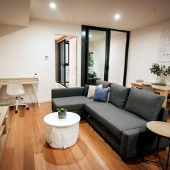 Braddon 1BR Apt, WiFi, Secure Parking, AMAZING LOCATION