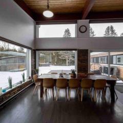 Upscale Spacious Chalet w Hot Tub Laurentians, QC!