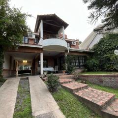 CASA GRAND BOURG CON MAGNÍFICA VISTA Y PILETA