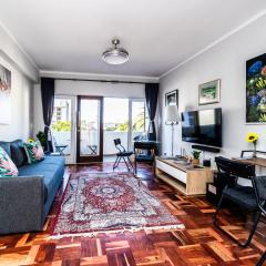 Heylon Sea Point luxury spacious one bedroom apartment queen size bed & inverter