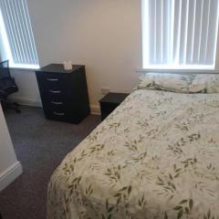 Ensuite Double-bed (R3) close to Burnley city centre