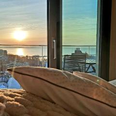 Komfortable strandnahe Ferienwohnung A103 in 10 Etage mit Terrasse und Meerblick PARKING FREE