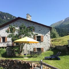 Romantic standalone 5 room cottage in Valposchiavo