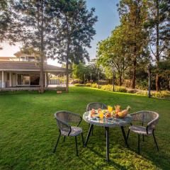 StayVista's Silver Grove - Serene Haven with Expansive Lawn & Terrace