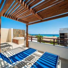 Beachfront Penthouse with 3 Bedrooms & Ocean View - Las Nubes