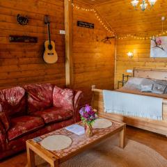 Blossom Cabin - Little log Cabin in Wales