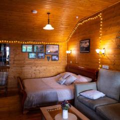 Cherry Cabin - Little Log Cabin in Wales