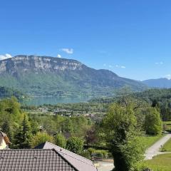 Comfortable Chalet - View of Lake Aiguebelette