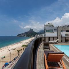 (304) Em Frente a Praia de Ipanema com Piscina, Academia, Arrumação Diária e Restaurante