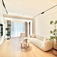 Pikkie Designer's Stylish Three Bed Room Apartmemt