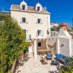 Stunning holiday house in the Old town by Irundo