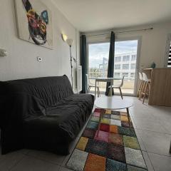 Appartement T2 avec Piscine, Balcon et Parking - La Rochelle, Quartier des Minimes - FR-1-246-699