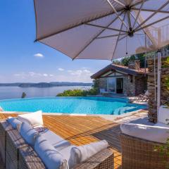 Paradis Relais Infinity Pool View- Happy Rentals