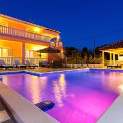 Family Friendly Pool House Ana - Happy Rentals