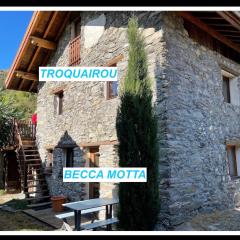 MAISON DES VIGNES- TROQUAÏROU et BECCA MOTTA