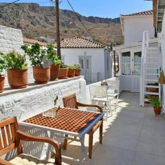 A Sea-licious Vacation - Chic & Style in Hydra