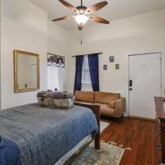 CUTE QUIET MID-CITY STUDIO - Central Location