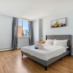 Prime Location Near Jasper Ave with Downtown Views, Netflix, Gym, Sauna, Sleeps 4