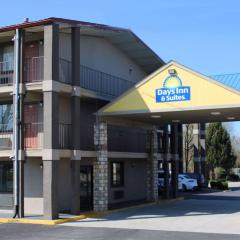 Days Inn & Suites by Wyndham Springfield on I-44