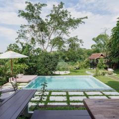 8th Wonder - Pool Villa - Riverside gem in Chiang Mai