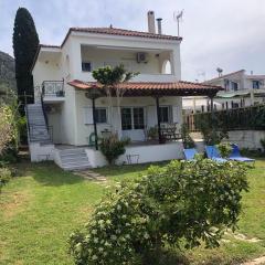 Skaloma Seafront Loulas house nearby Nafpaktos