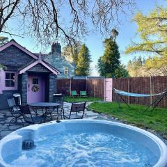 Cosy Country Cottage in Eryri Snowdonia with Hot Tub near Cardigan Bay