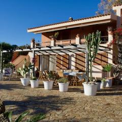 Villa con Splendido Giardino e Vista Mare a Osseddu - Olbia