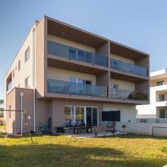 Modern and spacious apartment Helena near the beach