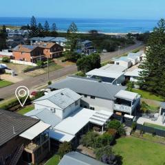 Suzie Q - Spacious 4BR home - 150m to beach - Pet Friendly