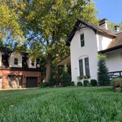 Carriage House on Historic Bentonville Square