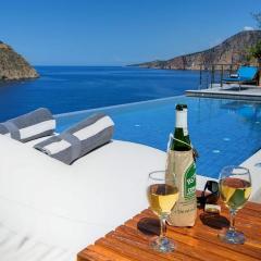 Superb Kefalonia Villa | Villa Allen | 1 Bedroom | Seafornt | Spectacular Sea Views | Private Outdoor Infinity Pool | Assos