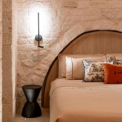 Naiira Luxury Trullo - jacuzzi and patio