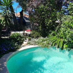 APPARTEMENT EN SOUS SOL DE VILLA avec accès jardin et piscine