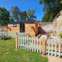 Gatwick Hideaway Hut