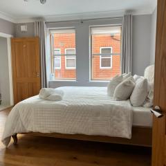 Royal Windsor Super King EnSuite - Free Parking