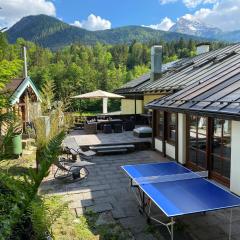 C4S COME4STAY - Alpenblick Watzmann-Kehlstein - TOP Lage im Berchtesgadener Land I bis zu 10 Personen I große Terrasse mit Blick auf die Berge I Smart TV I Billiard I WLAN I kostenloser Parkplatz