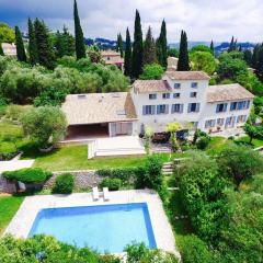 Olive tree garden villa with heated swimming pool and jacuzzi