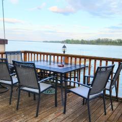 Skylight Waterfront home w/ amazing view/dock/boat