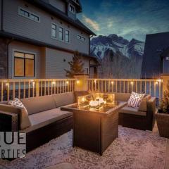 Luxury Fire Mountain Lodge, Outdoor Hot Tub, Parking, Fast WiFi!