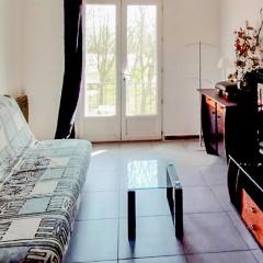 Nice Apartment In Montreuil With Kitchen