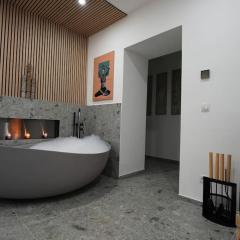 Suite mit Badewanne, Kamin und Parkplatz