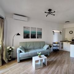 Amazing front sea view studio. Marbella Centre