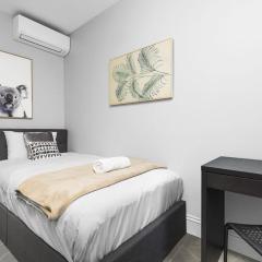 Luxe Single Room - AC - Next to Central Station - Nearby Most Sydney Hot Spots - Shared Bathroom